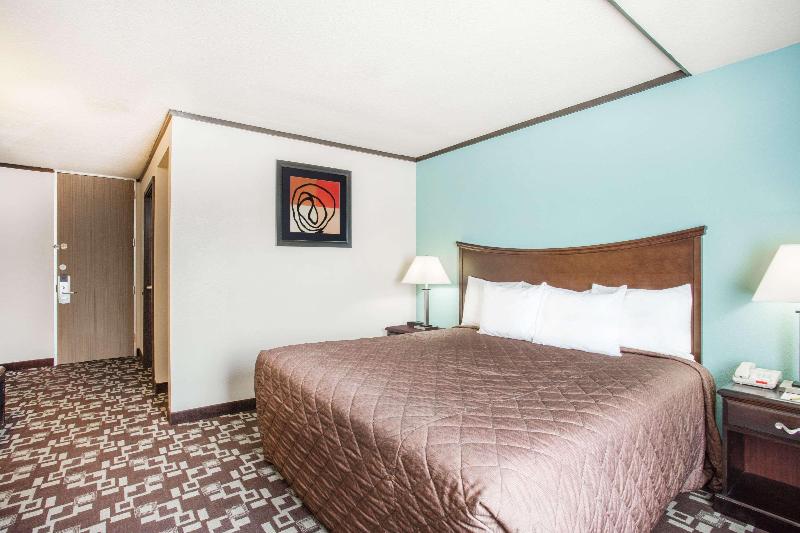 غرفة قياسية سرير كينج, Spark By Hilton Daleville Roanoke North