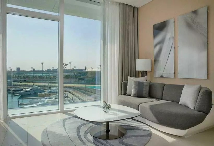 اتاق استاندارد با بالکن, W Abu Dhabi Yas Island