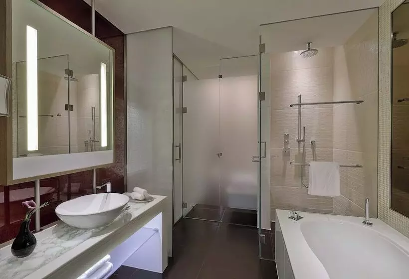 اتاق استاندارد با بالکن, W Abu Dhabi Yas Island