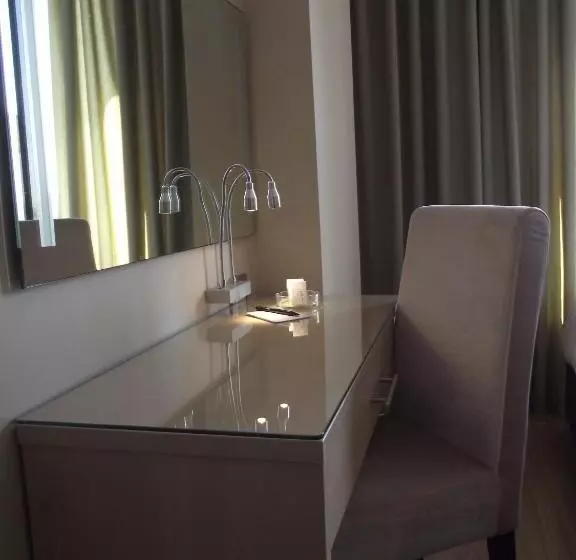 سوئیت 2 خوابه, Crystal Suites