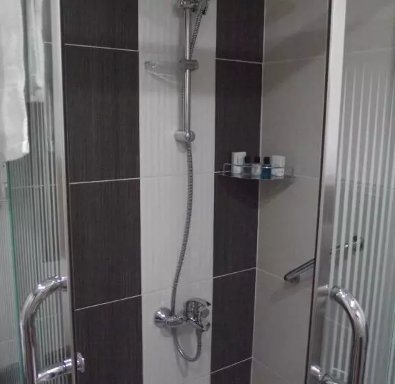 اتاق استاندارد یک نفره, Crystal Suites
