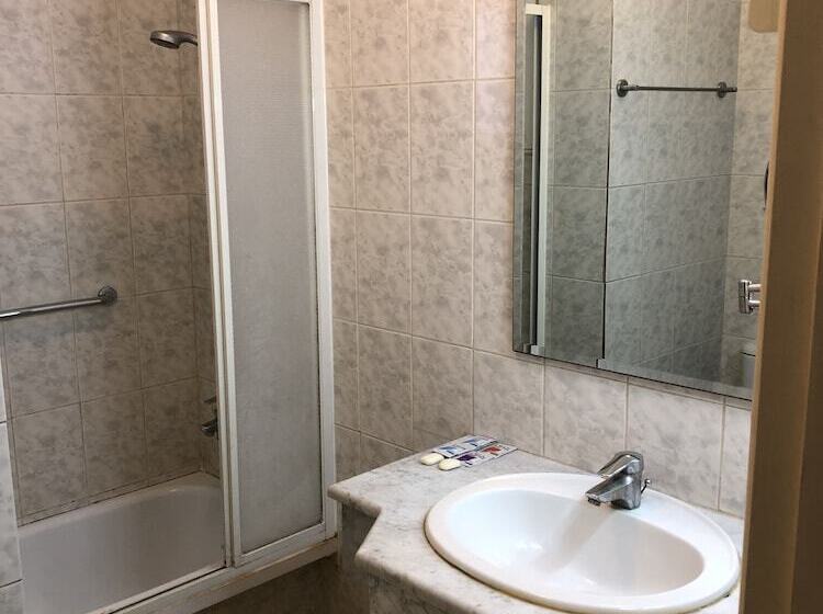 اتاق استاندارد سه تخته با بالکن, Dweik Hotel 2