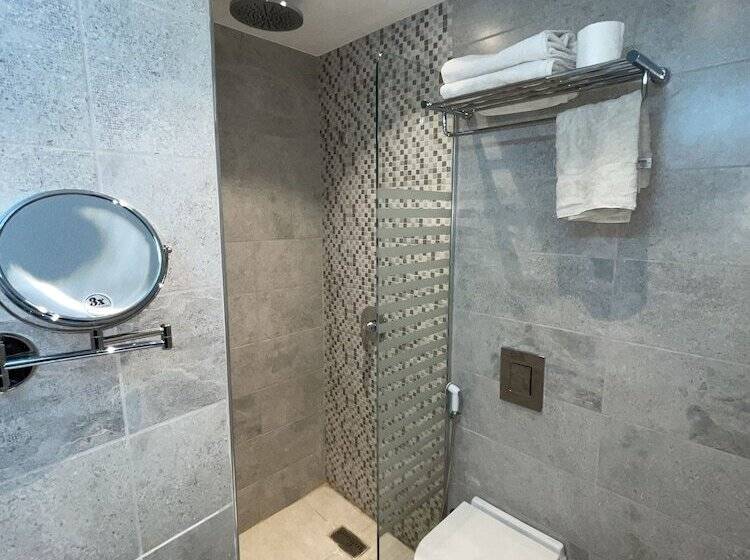 اتاق استاندارد سه تخته با بالکن, Dweik Hotel 2