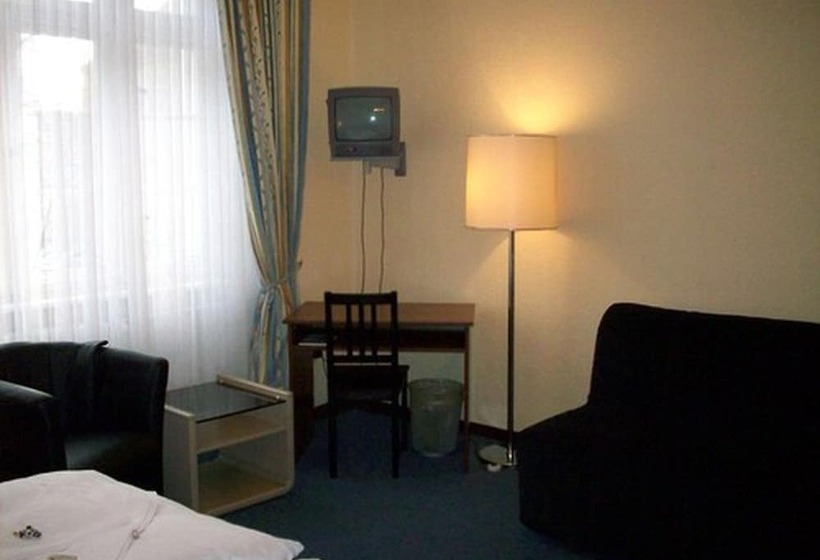 اتاق استاندارد یک نفره, Amelie Berlin West