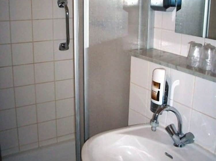 اتاق استاندارد سه نفره, Amelie Berlin West