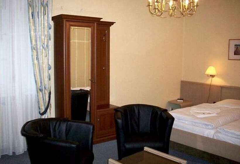 اتاق استاندارد سه نفره, Amelie Berlin West