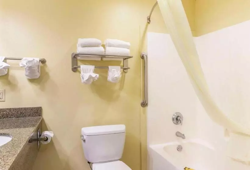 キングサイズベッドのスイートルーム, Best Western Plus Brunswick Inn & Suites