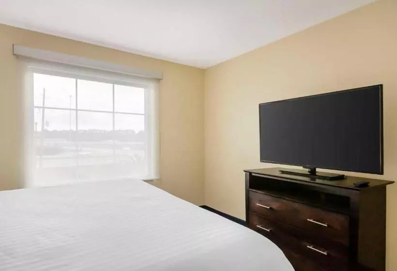 キングサイズベッドのスイートルーム, Best Western Plus Brunswick Inn & Suites