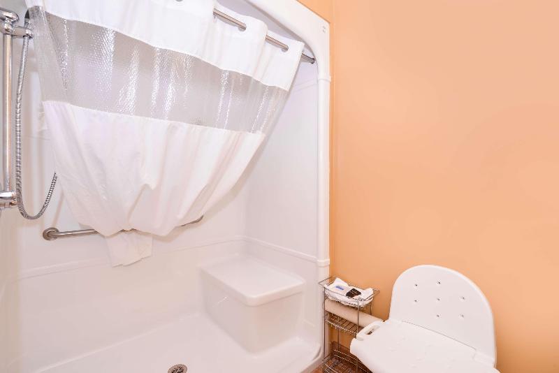 Номер Стандарт Адаптированный для Инвалидов, Best Western Plus Fredericton Hotel & Suites