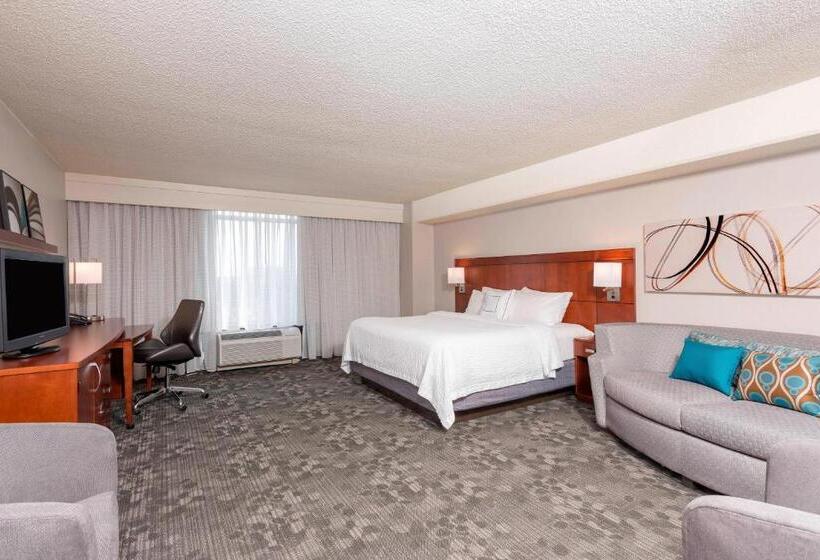 סוויטת אקזקיוטיב, עם מיטת קינג, Courtyard Louisville Downtown