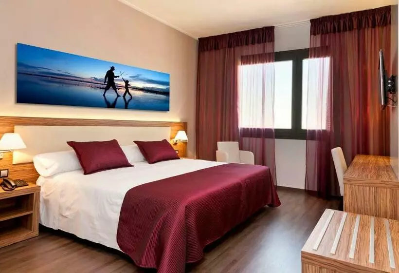 اتاق استاندارد با چشمانداز دریاچه, Dña Monse Hotel Spa & Golf