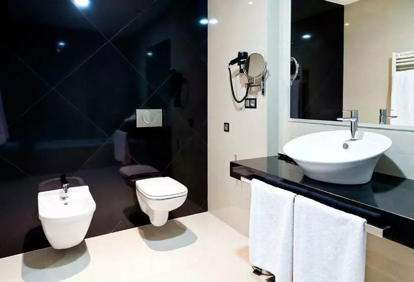 اتاق استاندارد با چشمانداز دریاچه, Dña Monse Hotel Spa & Golf