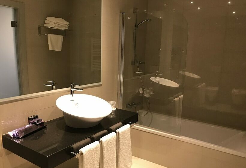 اتاق استاندارد سه نفره, Dña Monse Hotel Spa & Golf