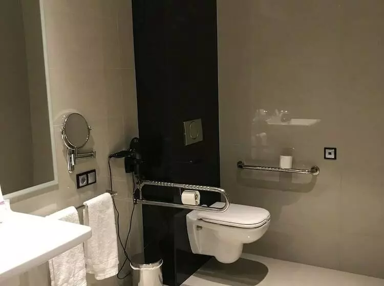 اتاق استاندارد برای معلولان, Dña Monse Hotel Spa & Golf