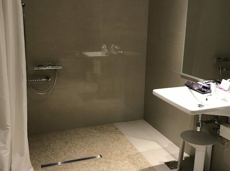 اتاق استاندارد برای معلولان, Dña Monse Hotel Spa & Golf