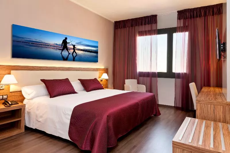 اتاق استاندارد با چشمانداز دریاچه, Dña Monse Hotel Spa & Golf