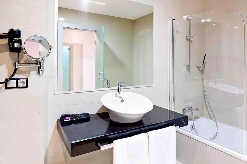 اتاق استاندارد با چشمانداز دریاچه, Dña Monse Hotel Spa & Golf