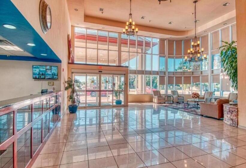 إستوديو ديلوكس, Express Inn & Suites