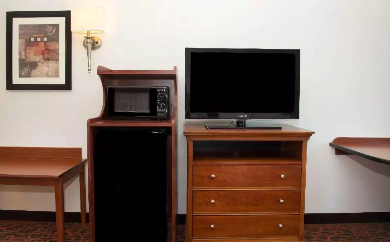 キングサイズベッドのスタンダードルーム, Hampton Inn & Suites Pittsburghmeadow Lands