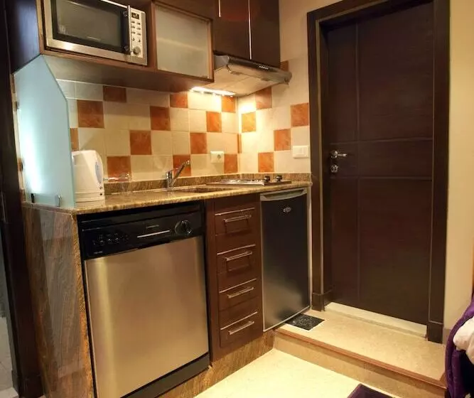استودیوی استاندارد, Lavender Home