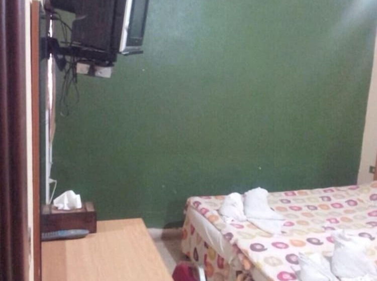 اتاق استاندارد, Queen Ayola