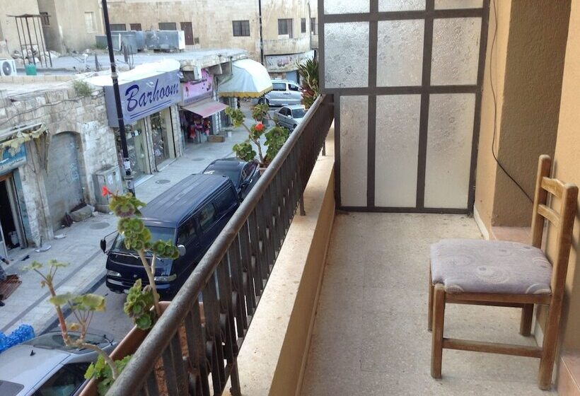 اتاق استاندارد با بالکن, Queen Ayola