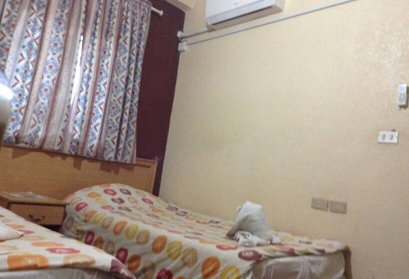 اتاق استاندارد با سرویس بهداشتی مشترک, Queen Ayola