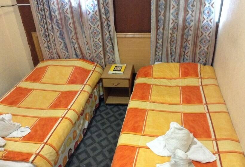 اتاق استاندارد با سرویس بهداشتی مشترک, Queen Ayola