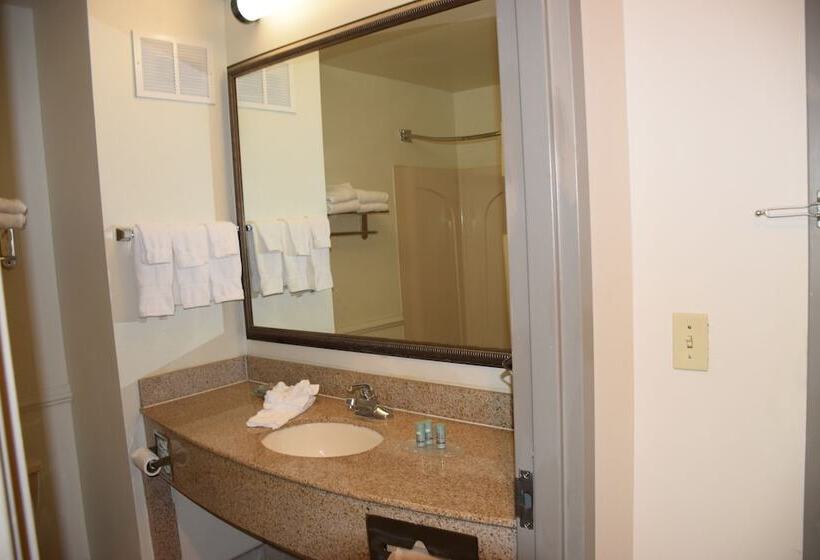 جناح, Spark By Hilton Rahway