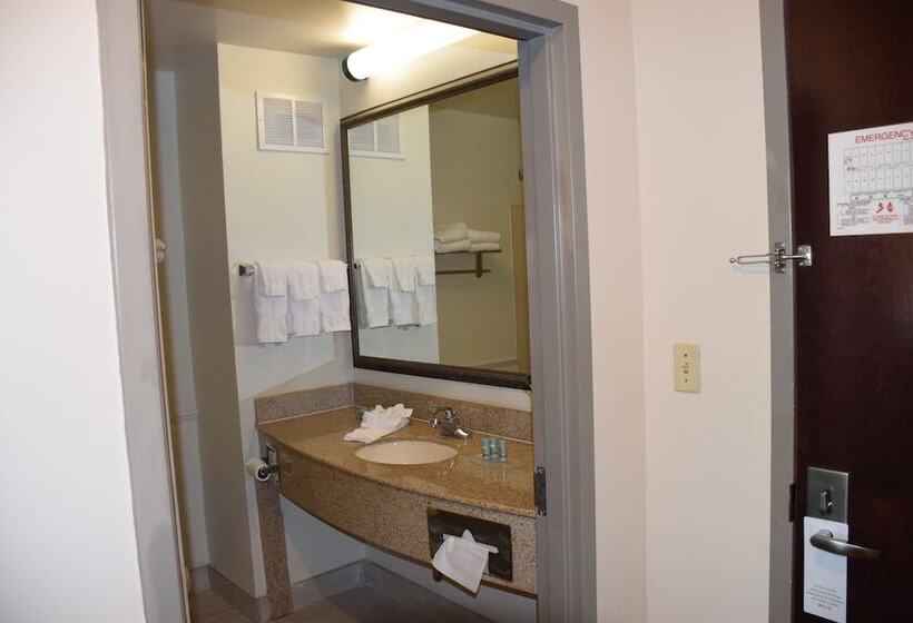 جناح, Spark By Hilton Rahway