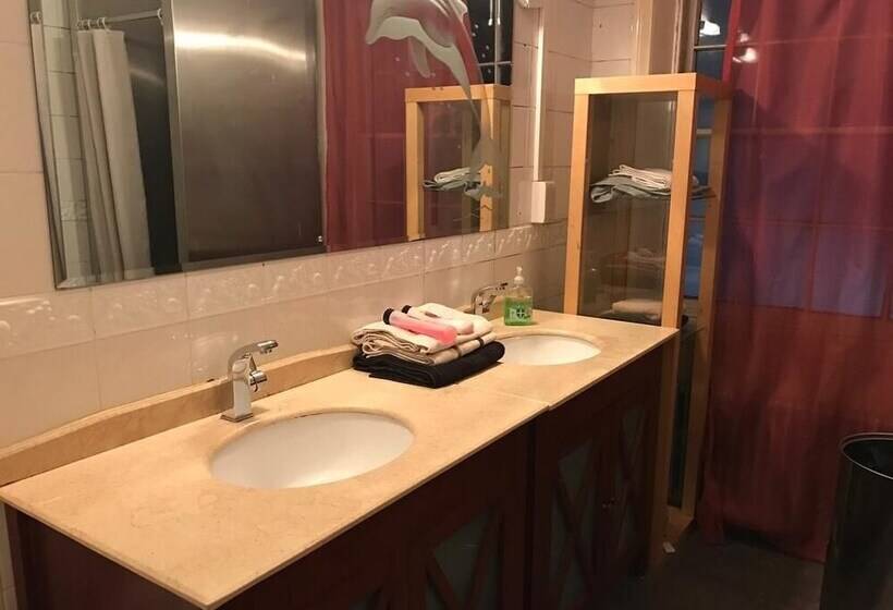 חדר משפחתי, Embassie Backpackers