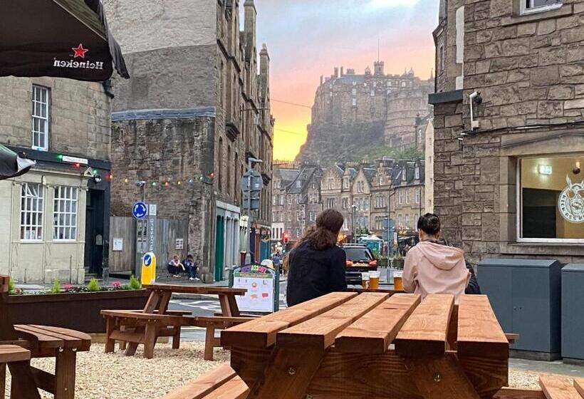 ルームシェアのワンベッド, Kick Ass Greyfriars