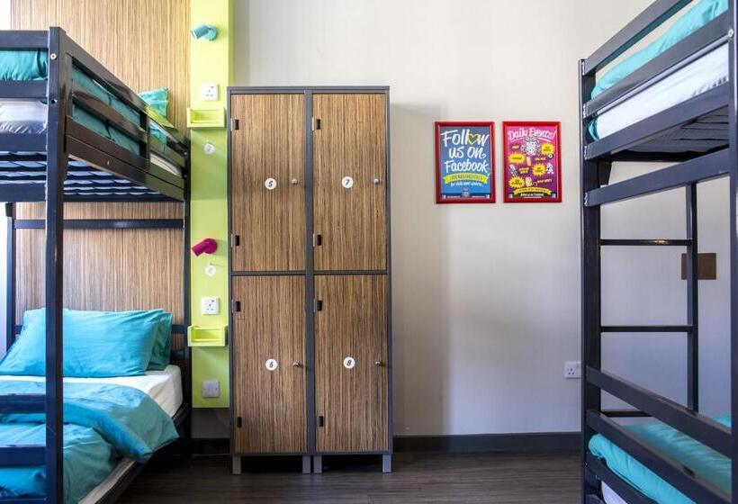 ルームシェアのワンベッド, Kick Ass Greyfriars