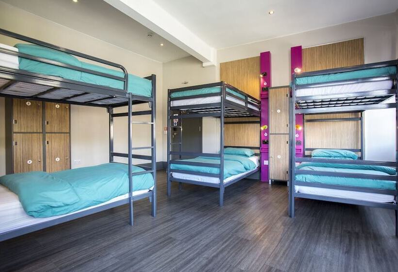 ルームシェアのワンベッド, Kick Ass Greyfriars