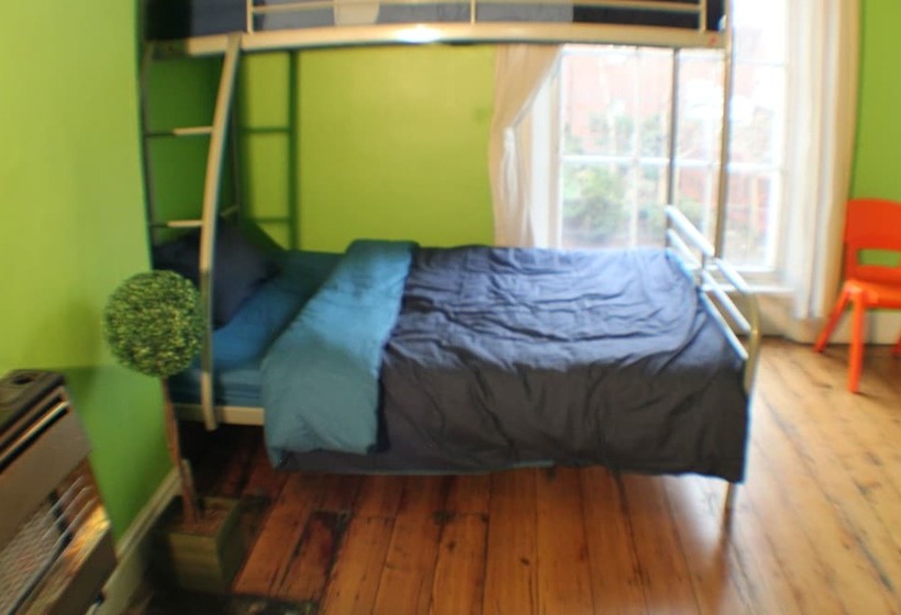 공동 객실, Everton Hostel