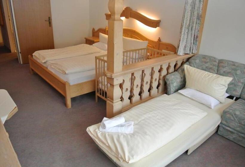 חדר סטנדרט לשלושה, Gruberhof Innsbruck Igls B&b