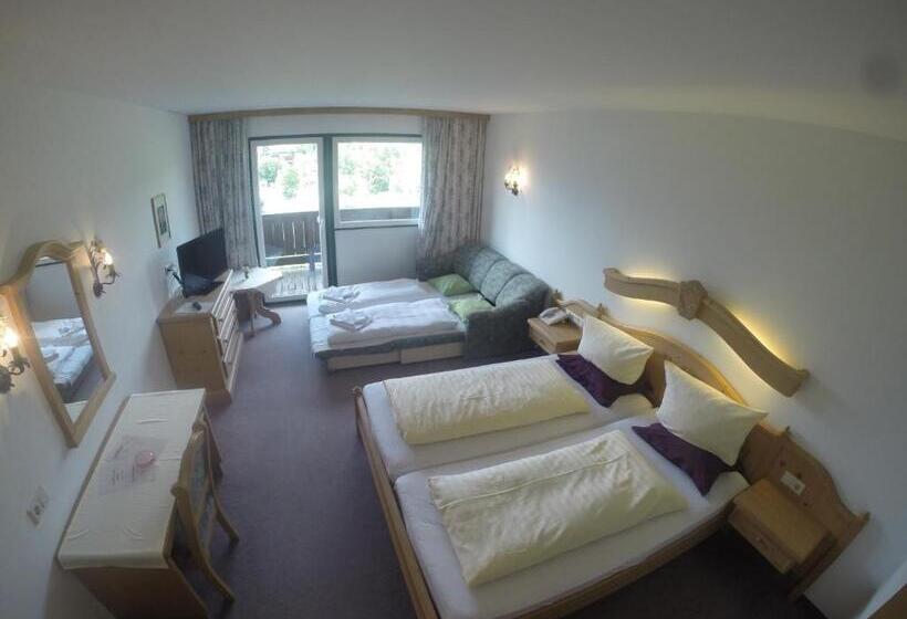חדר סטנדרט לארבעה, Gruberhof Innsbruck Igls B&b