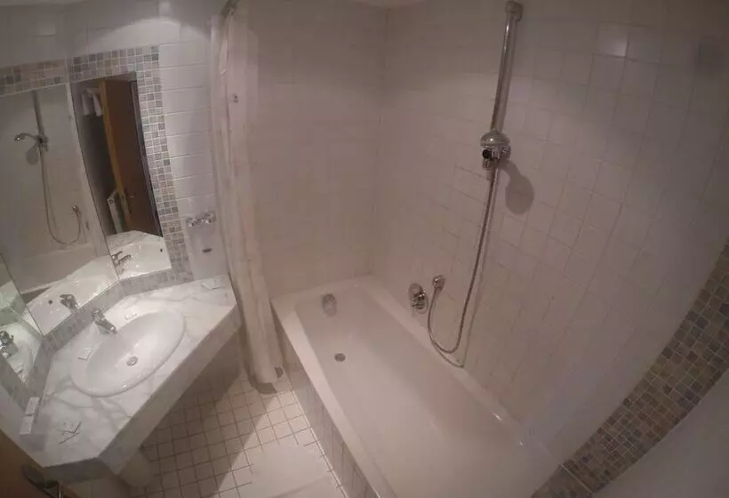 スタンダード４人部屋, Gruberhof Innsbruck Igls B&b