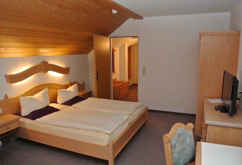 חדר סטנדרט לארבעה, Gruberhof Innsbruck Igls B&b