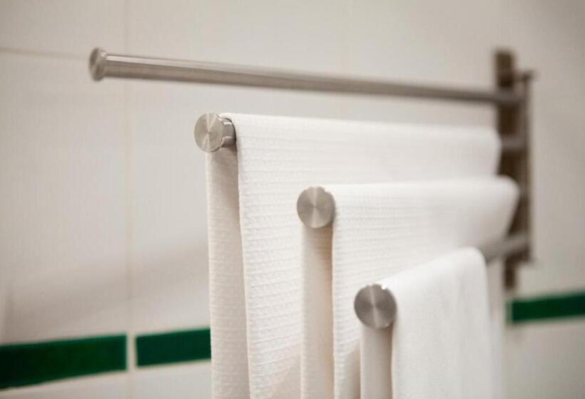 ベーシックルーム, Indipendenza