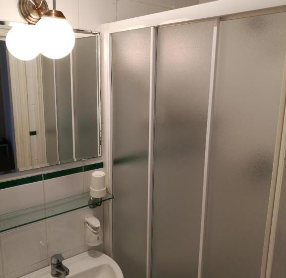 ベーシックルーム, Indipendenza