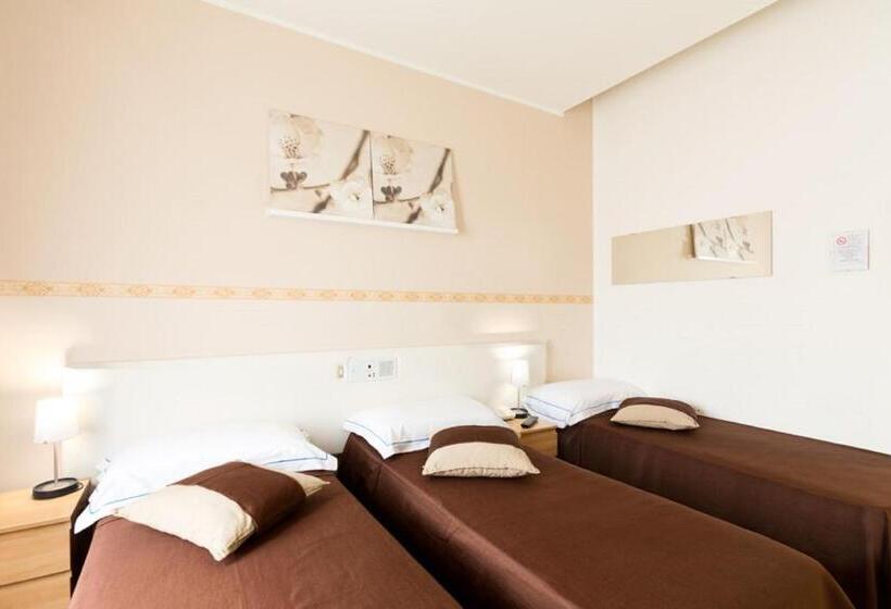 スタンダードトリプルルーム, Indipendenza