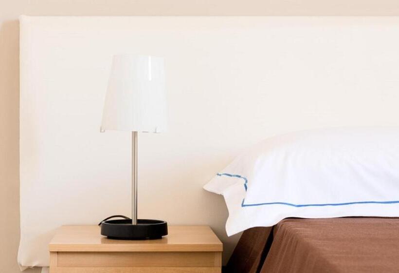 スタンダード４人部屋, Indipendenza