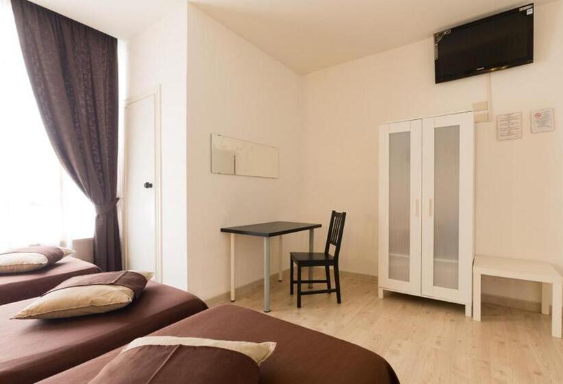 スタンダード４人部屋, Indipendenza