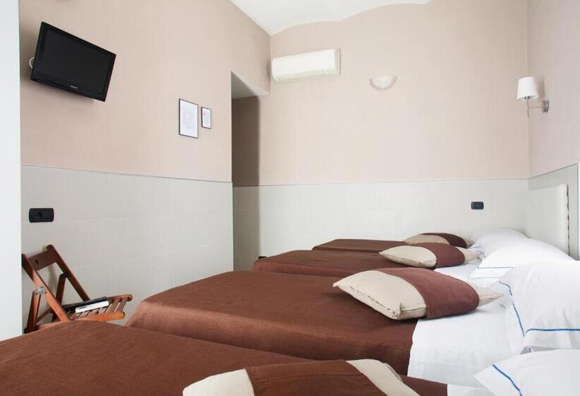 エコノミー４人部屋, Indipendenza