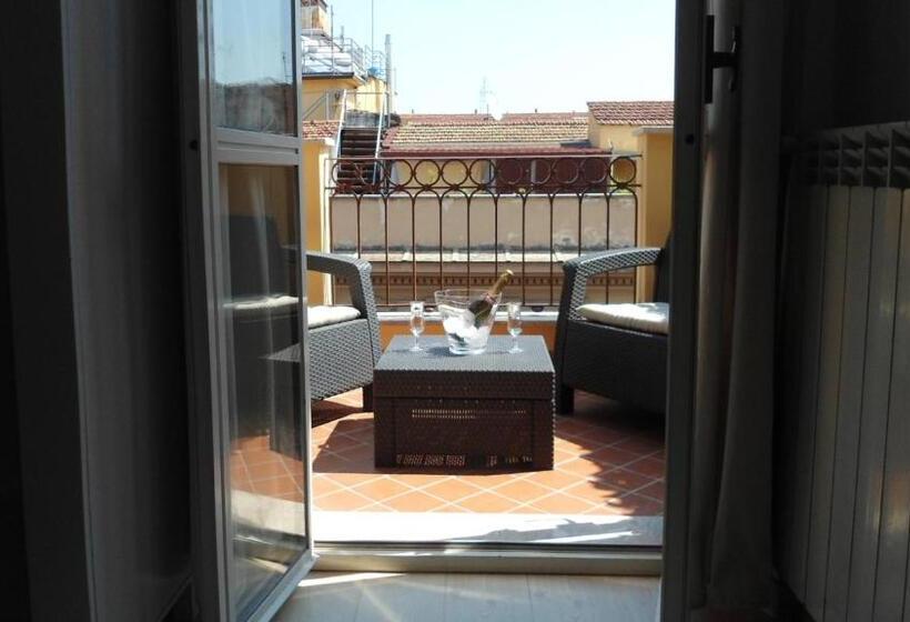 スーペリアトリプルルーム, Indipendenza