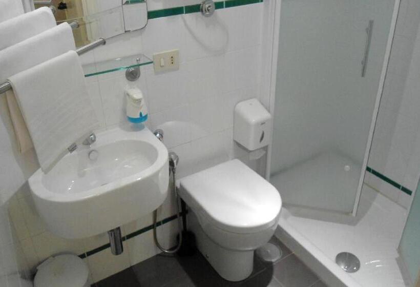 スタンダードルーム, Indipendenza