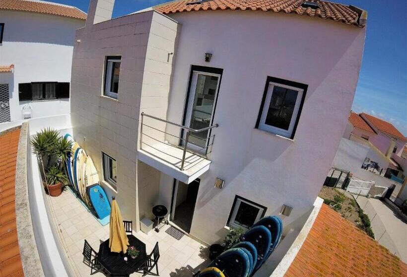 اتاق استاندارد با سرویس بهداشتی مشترک, Peniche Surf Lodge 1