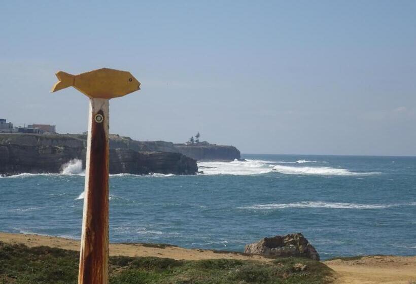 تختخواب در اتاق مشترک, Peniche Surf Lodge 1
