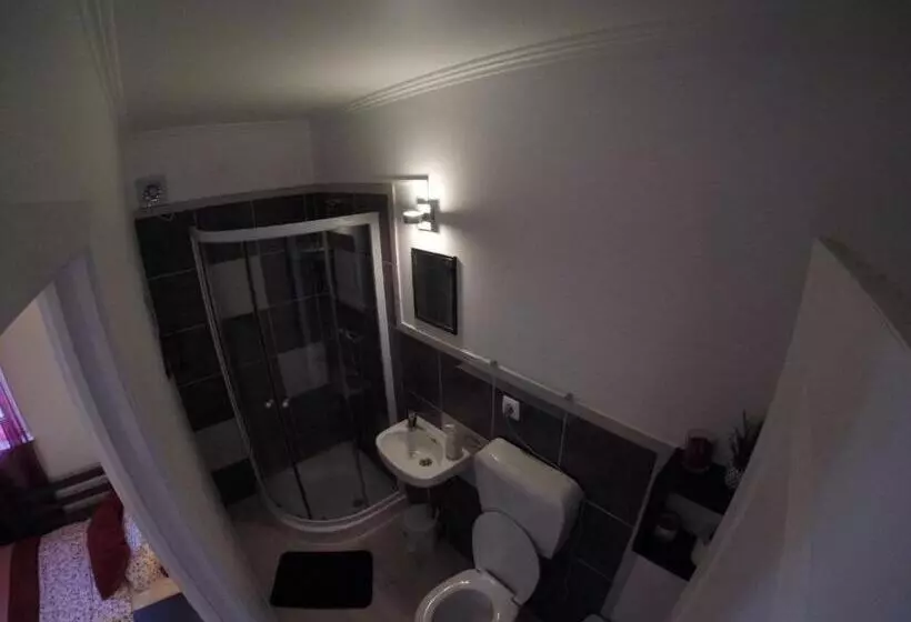 اتاق استاندارد یک نفره, Peniche Surf Lodge 1